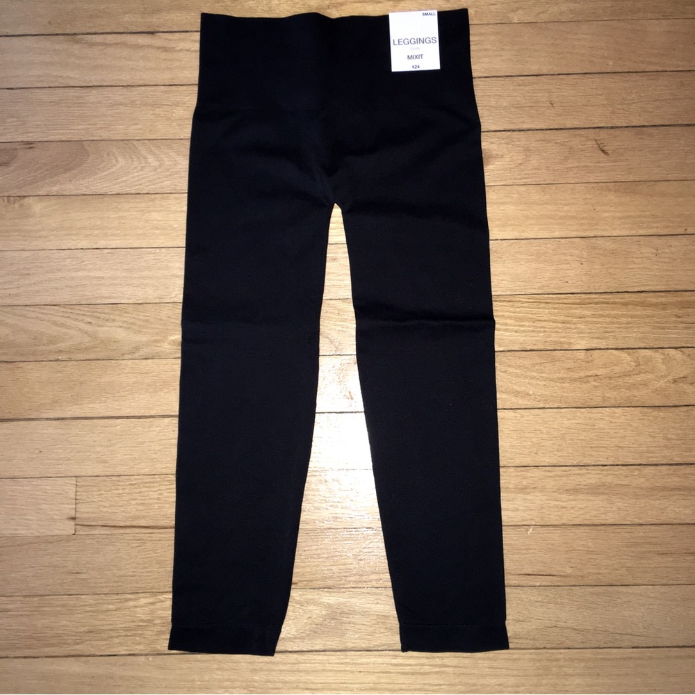 NWT Leggings capri MIXIT